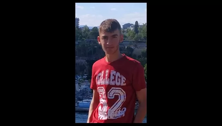 Isparta’nın Eğirdir ilçesinde şakalaşırken kazara arkadaşını vurdu. Olayda 17 yaşındaki