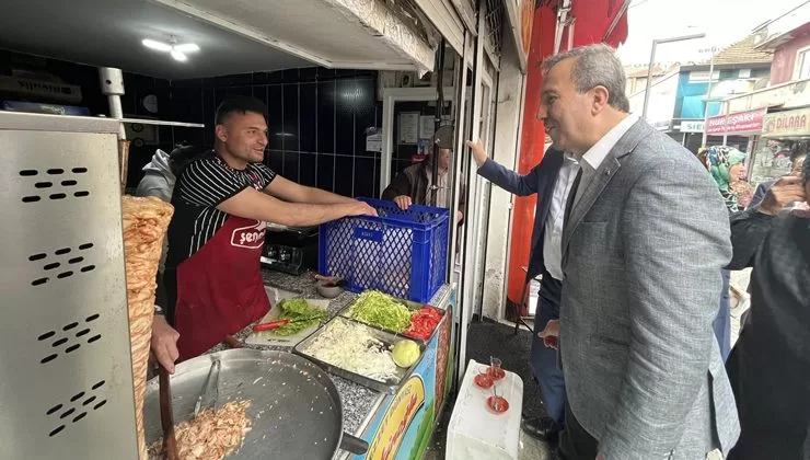 AK Parti Isparta Milletvekili Mehmet Uğur Gökgöz, Kaymakkapı Meydanında vatandaşlarla