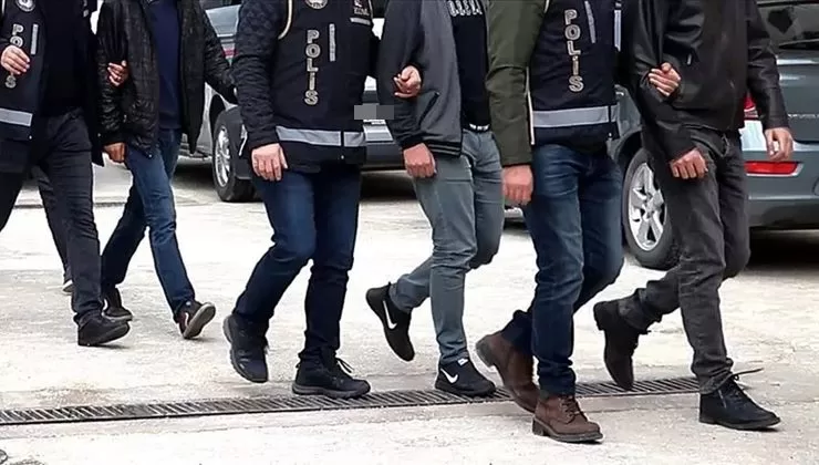 Isparta’nın Yalvaç ilçesinde çeşitli suçlardan aranan 3 sahıs, emniyet ekiplerince