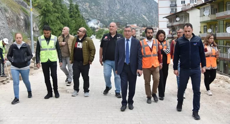 Isparta’nın Eğirdir ilçesinde 14 bloktaki 210 dairede oturanlar, her yağış