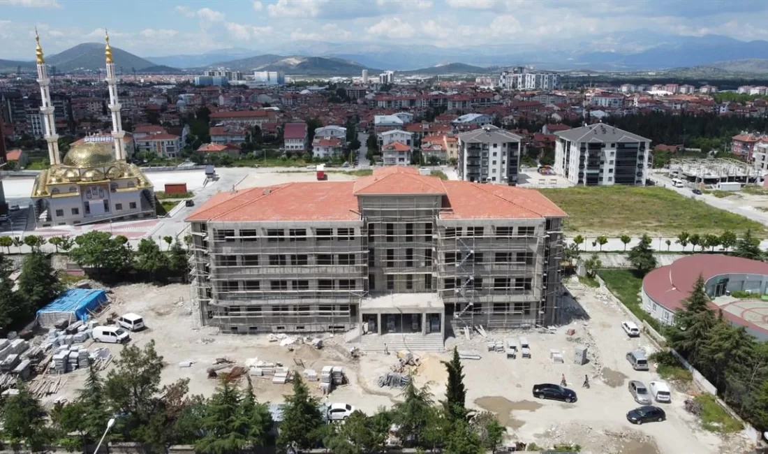 Isparta’daki eğitim yatırımları aralıksız devam ediyor Vali Aydın Baruş, Isparta’da devam eden okul inşaat çalışmalarını denetlemek