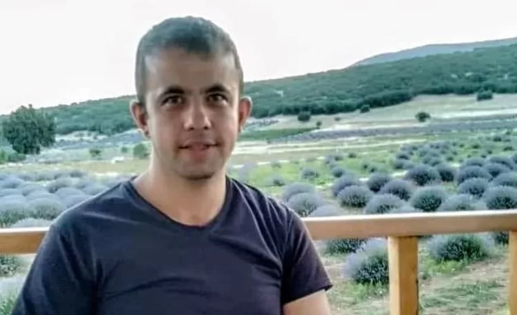 Isparta’da yaşayan Mustafa Özçelik evinde ölü olarak bulundu. Edinilen bilgilere