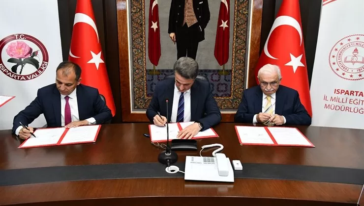 Yalvaç ilçesinde eğitime destekleriyle ön plana çıkan hayırsever Büyükkutlu ailesi