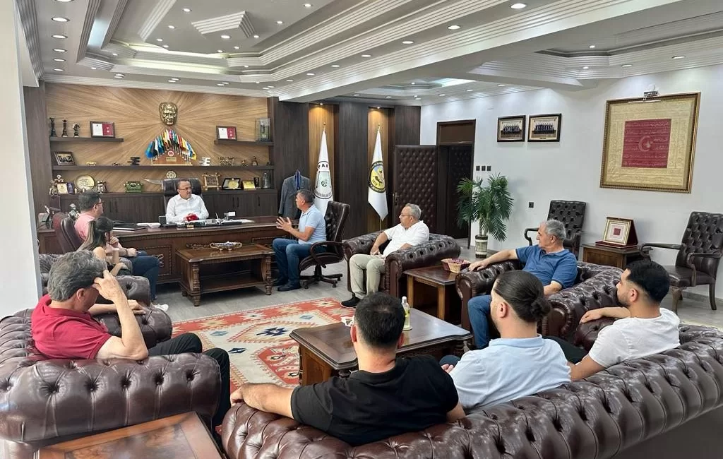 Başkan Tural’dan emlakçılara destek sözü Isparta’da emlak sektöründe faaliyet gösteren esnaflar, Isparta Esnaf ve Sanatkarlar