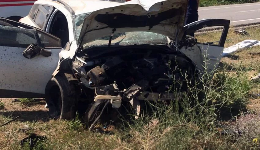 Isparta’nın Şarkikaraağaç ilçesinde meydana gelen trafik kazasında 2 kişi yaralandı.