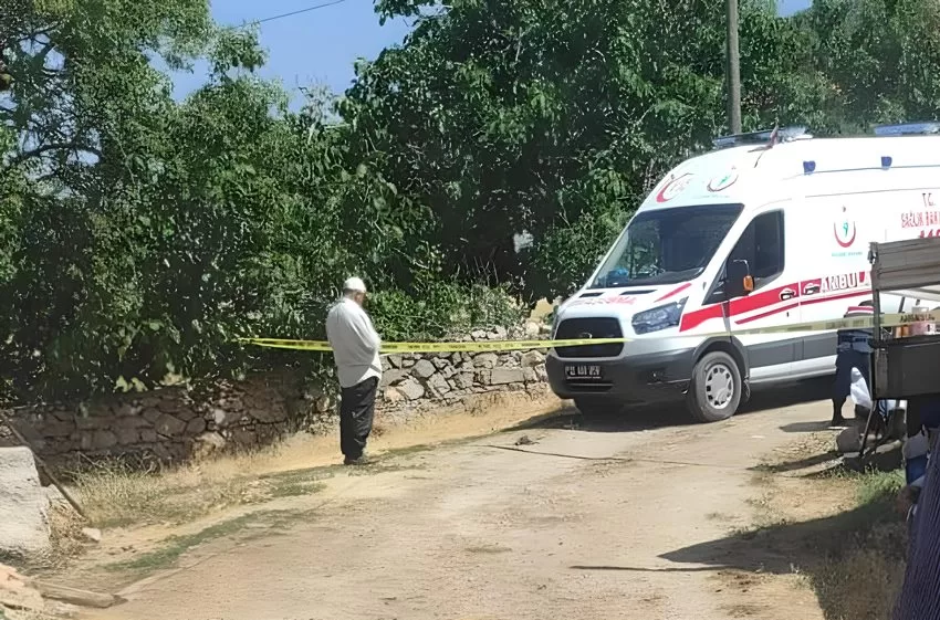 Isparta’nın Şarkikaraağaç ilçesinde bağlı Karayaka Köyünde bir kişi traktör ile