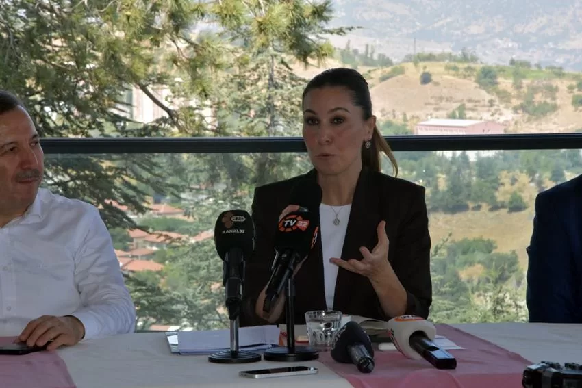 Isparta Sevdalısı Gazeteciler AK Parti Genel Başkan Yardımcısı Çiğdem Karaaslan’ı