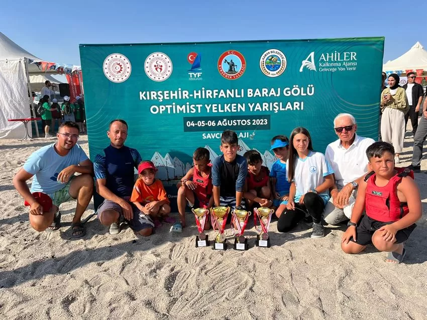 Isparta’nın Eğirdir İlçesinde faaliyet gösteren Eğirdir Yelken Takımı Optimistçileri Hirfanlı