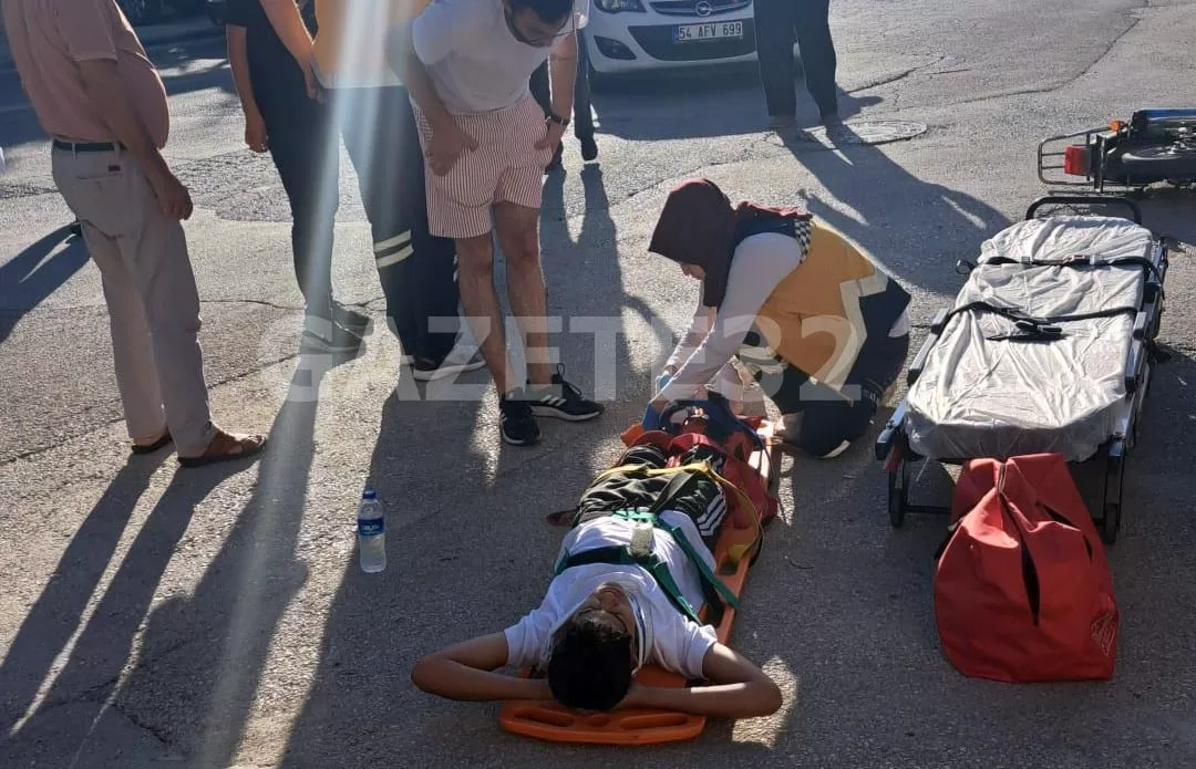 Isparta’nın Emre Mahallesi’nde otomobil ile motosikletin çarpıştığı kazada 3 kişi