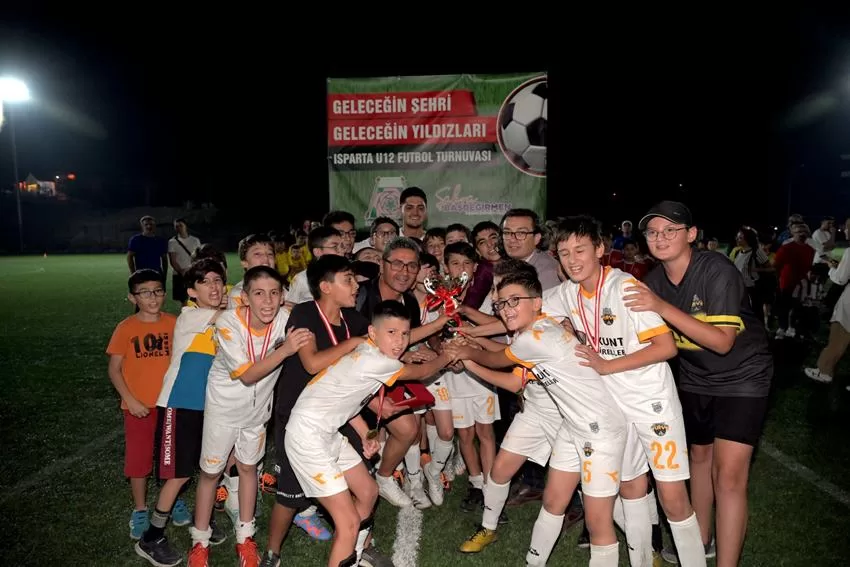 Isparta Belediyesinin düzenlediği U12 Geleceğin Şehri Geleceğin Yıldızları Futbol Turnuvası