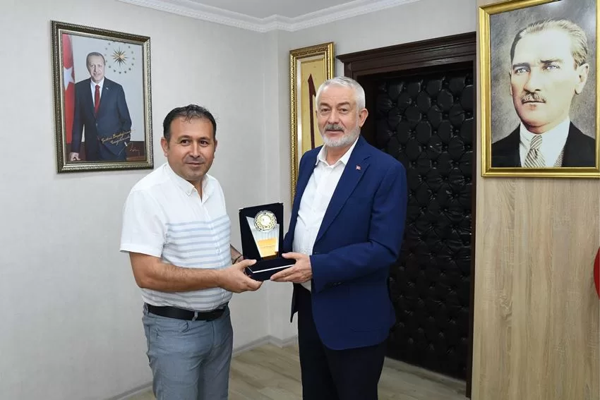 İnşaat Mühendisleri Odası Isparta Temsilcisi Şeref Korkmaz ve yönetim kurulu