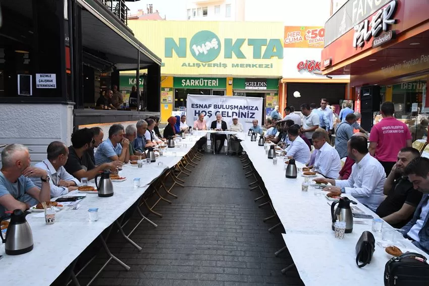 Isparta Belediye Başkanı Şükrü Başdeğirmen Kutlubey Mahallesi Kafeler bölgesi esnafıyla