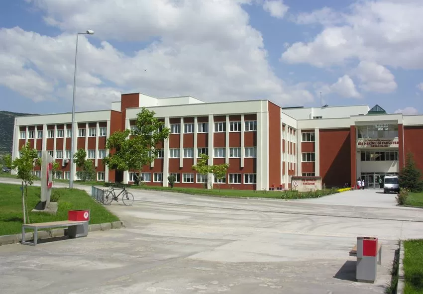 Süleyman Demirel Üniversitesi Diş Hekimliği Fakültesi’nde yangın paniği yaşandı. Elektrik