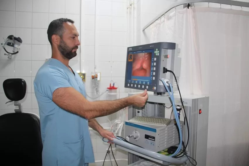 Isparta’da nefes borusuna 5 cm lik çivi kaçan 2 yaşındaki