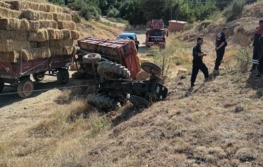 Isparta’da traktör sürücünün direksiyon hakimiyetini kaybetmesi sonucunda devrildi. Kazada 2