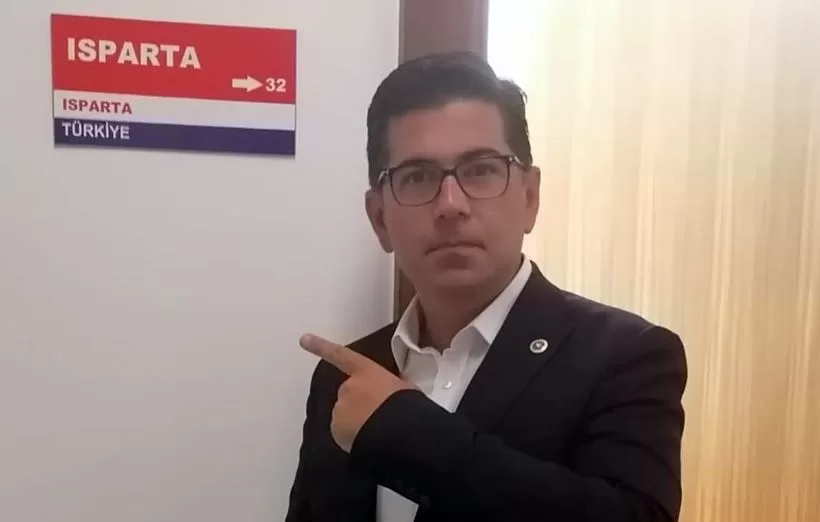 Cumhuriyet Halk Partisi Isparta Milletvekili Hikmet Yalım Halıcı meclisteki odasına