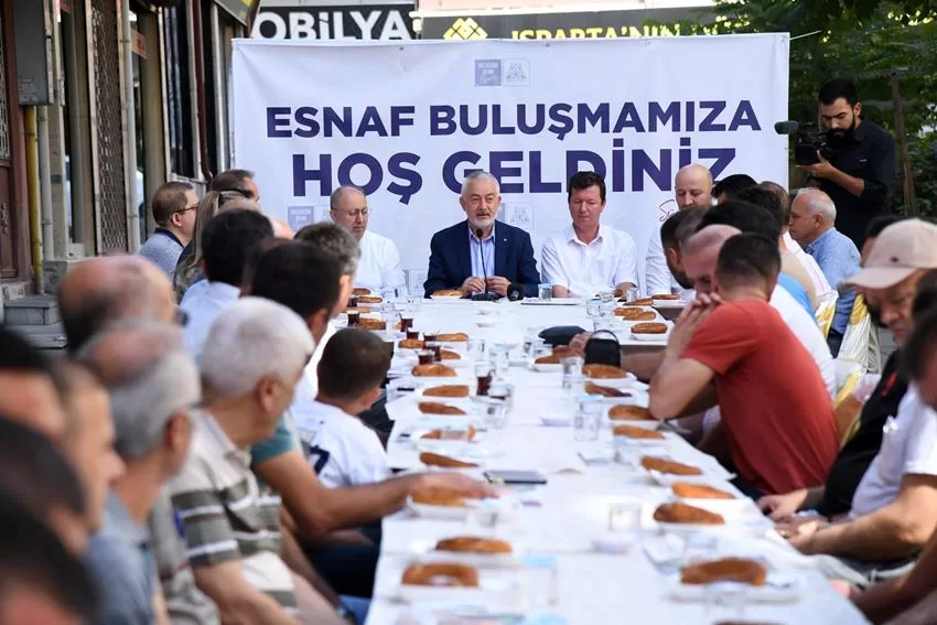 Isparta Belediye Başkanı Şükrü Başdeğirmen, Yayla Mahallesi esnafıyla bir araya