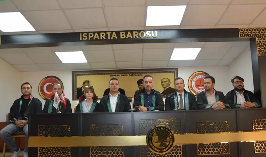 Isparta Barosu, Ankara’da İçişleri Bakanlığı’nın önünde gerçekleştirilen bombalı saldırıyı lanetledi.