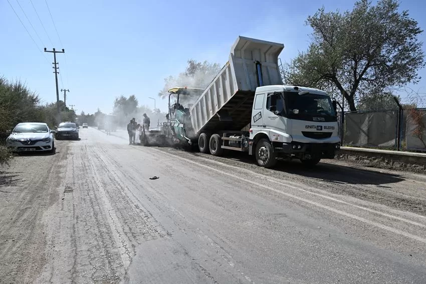 Davraz Kayak Merkezi bağlantı yolu asfaltlanıyor