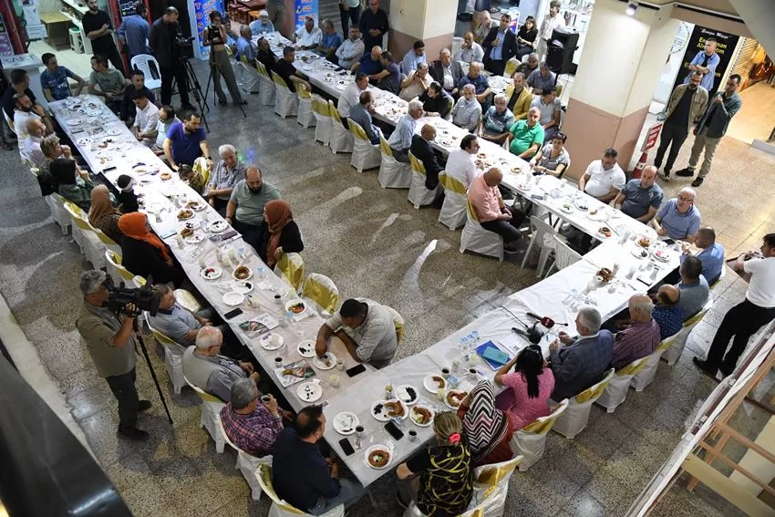 Isparta Belediye Başkanı Şükrü Başdeğirmen esnaf buluşmaları kapsamında açıldığı 1980