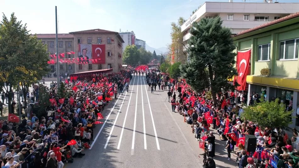 Cumhuriyetimizin 100. yıldönümü kutlamaları sabah Vali Aydın Baruş’un Valilik makamında