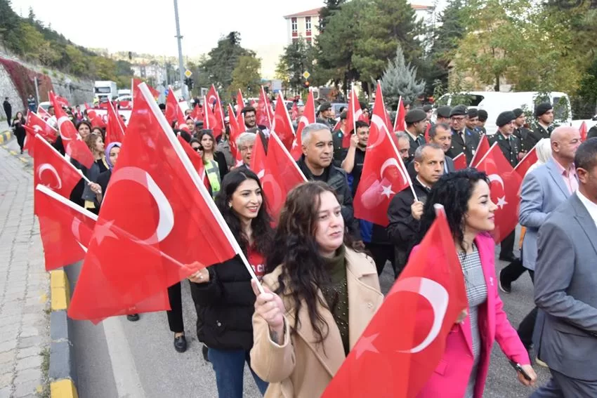 Isparta’nın Eğirdir İlçesinde Cumhuriyetimizin 100. Yılı kutlamaları coşkulu başladı. Bugün