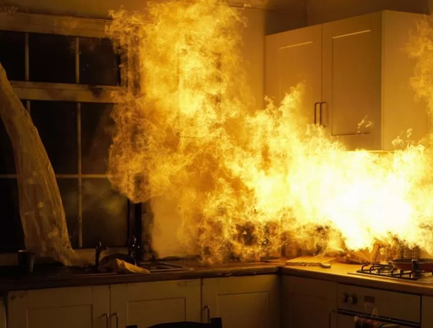 Isparta’da, Bağlar Mahallesi’nde bulunan 3 katlı bir binanın zemin katında