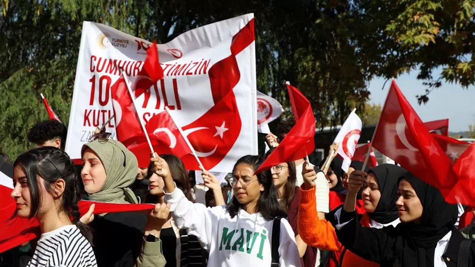 Süleyman Demirel Üniversitesi öğrencileri bu kez Cumhuriyetimiz için yürüdü. Her
