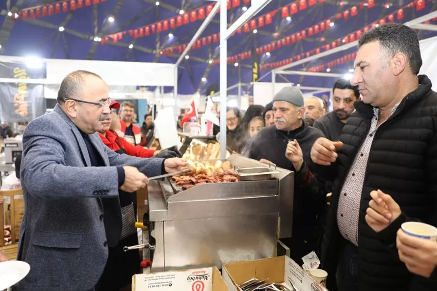 Başkan Tural’ın Turizm Fuarı ziyaretinde renkli görüntüler
