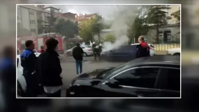 Isparta'da park halindeyken yanan otomobil kullanılmaz hale geldi.