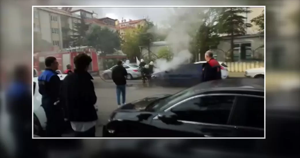 Isparta'da park halindeyken yanan otomobil kullanılmaz hale geldi.