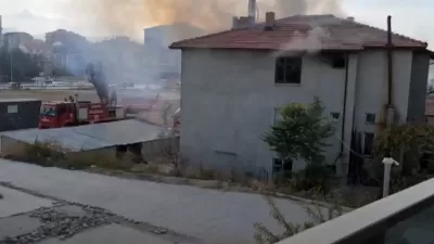 Isparta'nın Çünür mahallesinde 2 katlı bir binada çıkan yangın mahalle