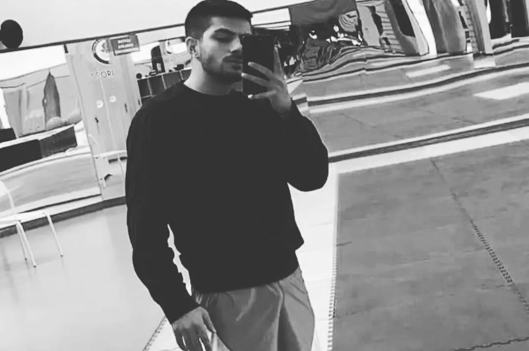 Isparta’da seyir halindeki otomobilin refüjdeki ağaca çarpması sonucu meydana gelen