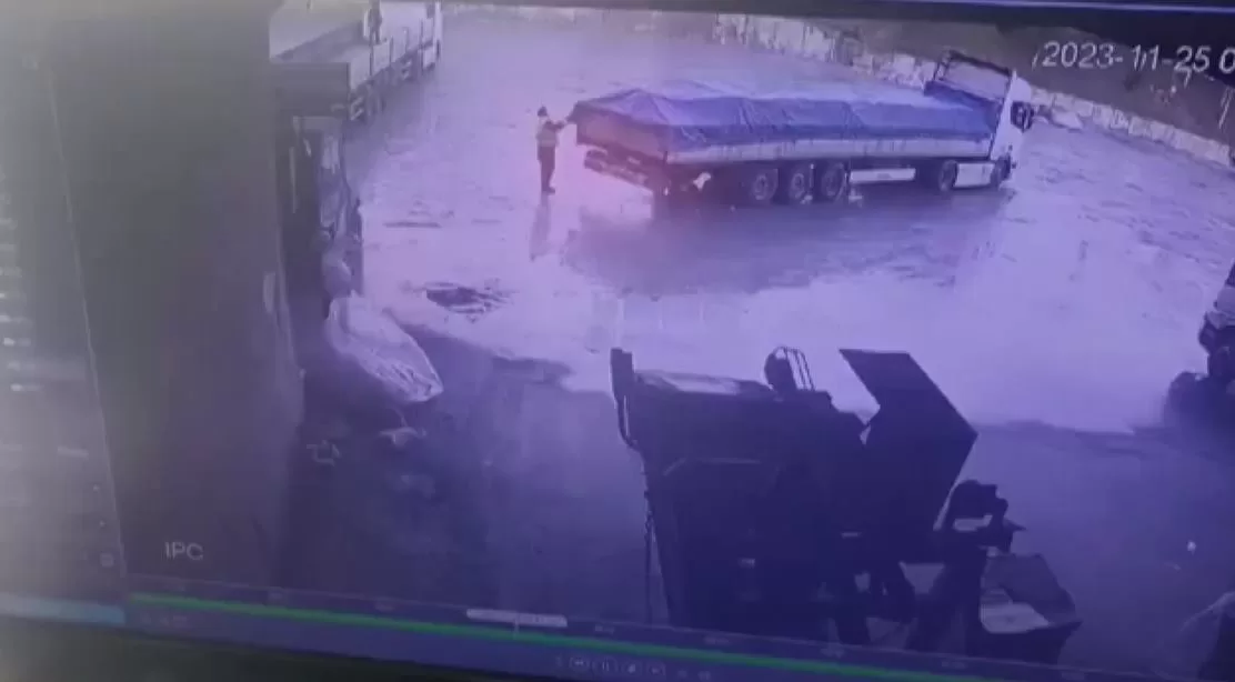 Isparta’da faaliyet gösteren Göltaş Çimento fabrikasında meydana gelen kazada, geri