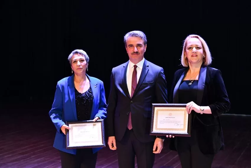 24 Kasım Öğretmenler günü etkinlikleri kapsamında Isparta Belediyesi Kültür Merkezinde