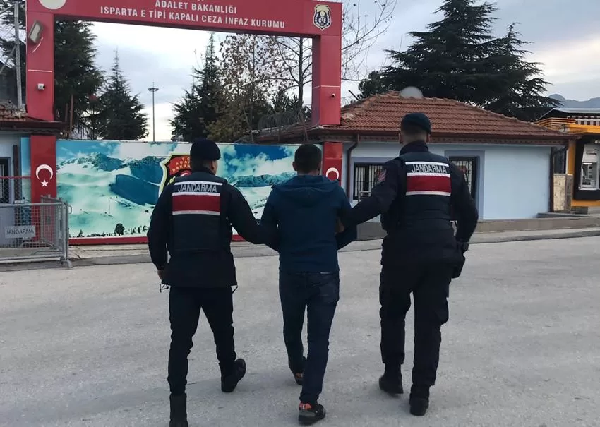 Isparta’da yılbaşı öncesi yapılan operasyonlarda çeşitli miktarlarda uyuşturucu madde, kaçak