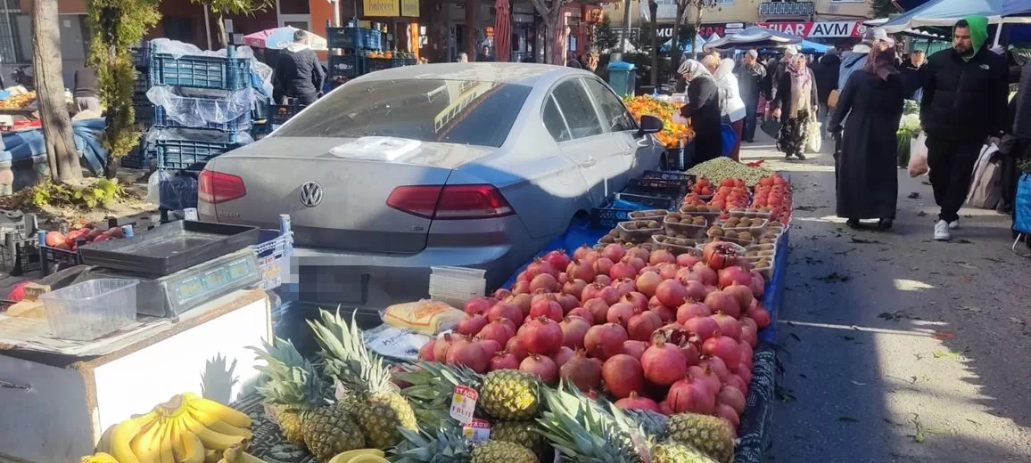 Otomobil engeline pazarcı esnafı yaratıcı çözüm buldu!
