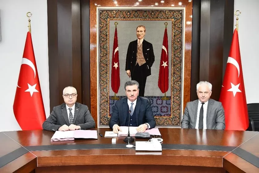 Isparta İl Özel İdaresi’nde görevli memurların Sosyal Denge Sözleşmesi İmzalandı.