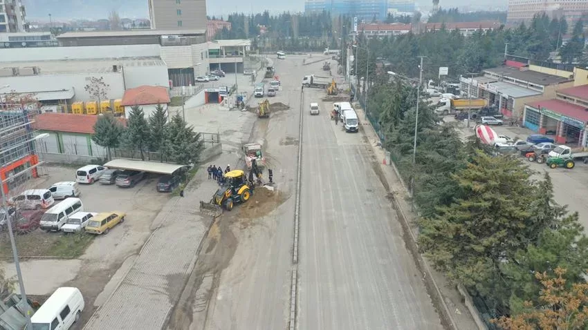 Sanayi sitesi önündeki yol yeniden düzenleniyor