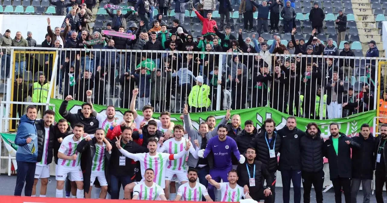 TFF 2. Lig Kırmızı Grupta mücadele eden Isparta 32 Spor,