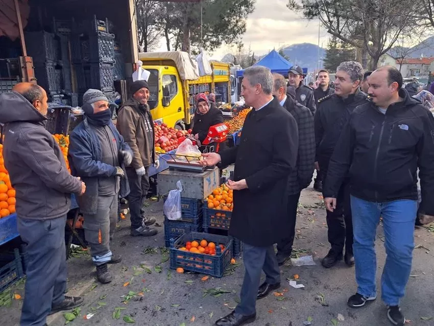 Isparta Valisi Aydın Baruş Fatih ve Zafer mahallelerini ziyaret ederek