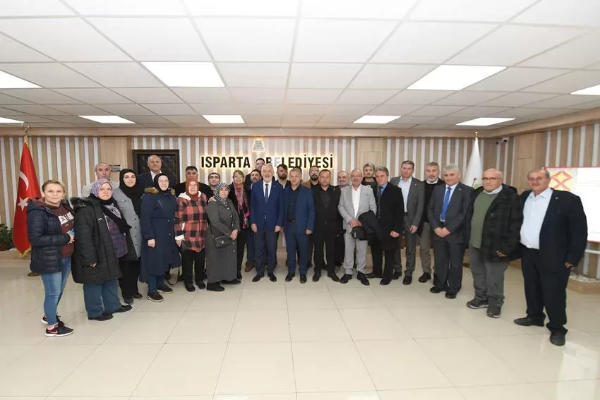 AK Parti Yalvaç İlçe Başkanı Gencer Kondal ve yönetim kurulu