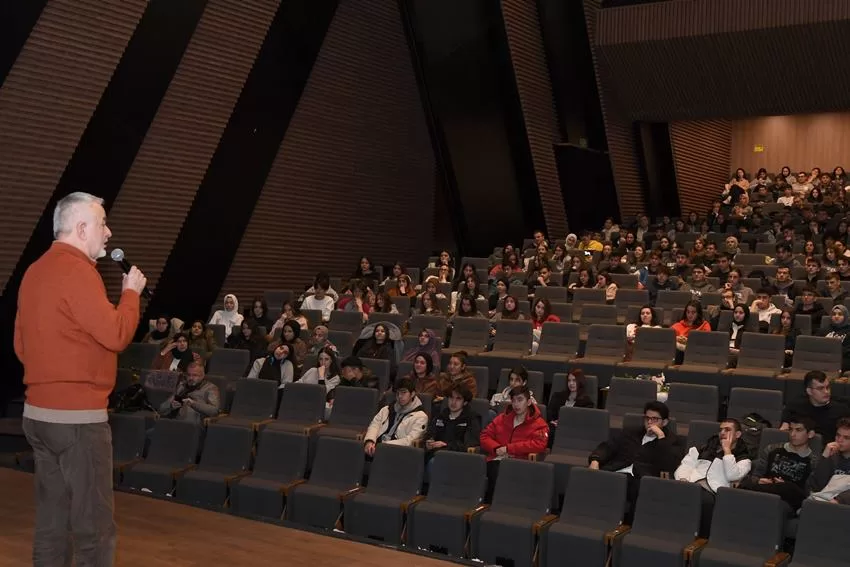 Belediye Başkanı Şükrü Başdeğirmen, Eğitimci Batuhan Kürkçü’nün ‘Hayat Seni Çağırıyor’