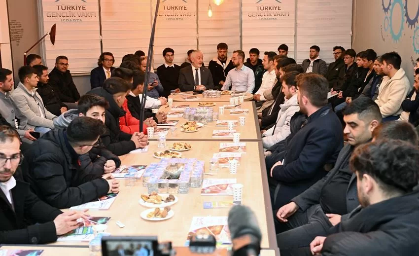Türkiye Gençlik Vakfı’nda (TÜGVA) gençlerle buluşan Isparta Belediye Başkanı ve