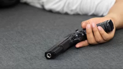 Isparta’nın Atabey ilçesinde 21 yaşındaki Egemen Çağaç babasının beylik tabancası