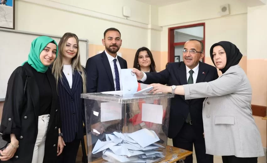 Milletimizin vereceği karar baş tacımızdır İyi Parti Belediye Başkan Adayı