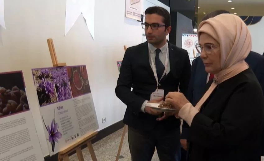 Cumhurbaşkanı Recep Tayyip Erdoğan’ın eşi Emine Erdoğan Hanımefendi, İstanbul’da Sağlık