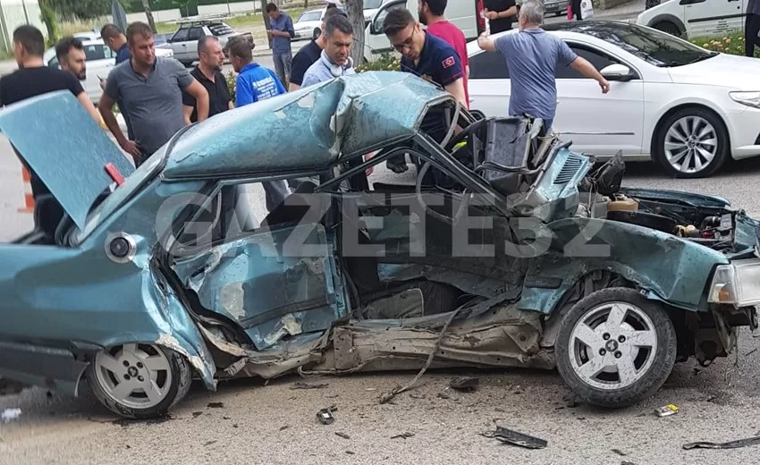Isparta’da iki otomobilin çarpışması sonucu meydana gelen kazada 1kişi ağır