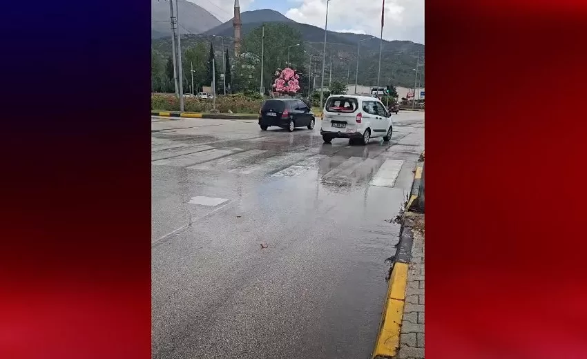 Isparta’da yaşanan trafik kazası kamerala an be an yansıdı. Sav