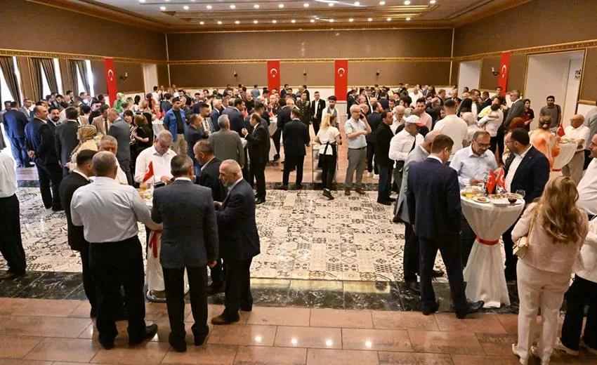 Kurban Bayramı bayramlaşma programı Süleyman Demirel Kongre Merkezinde gerçekleştirildi. Bayramlaşma